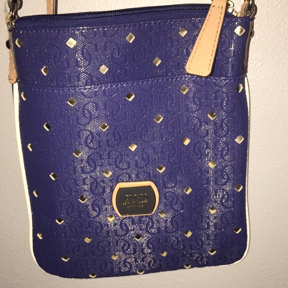 GUESS - Picture 2 of 4